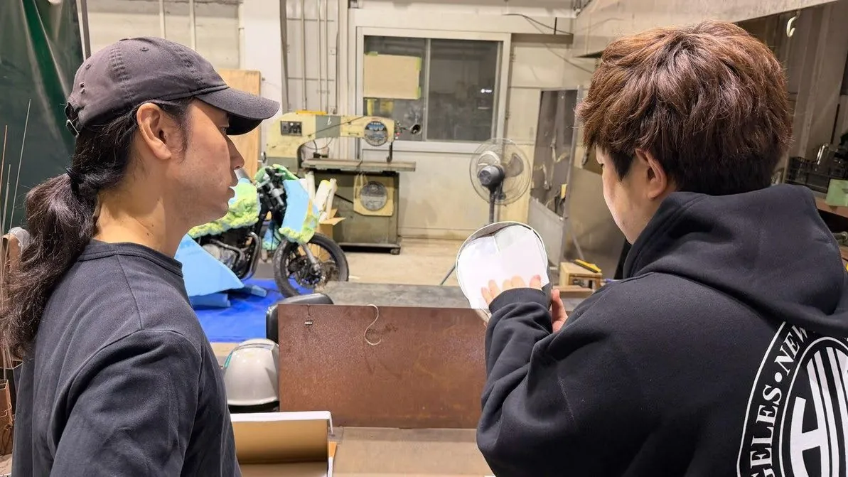 工房での打ち合わせ