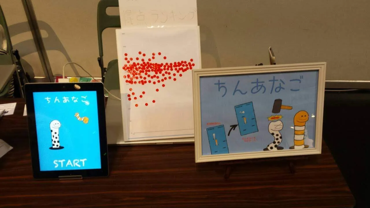 BitSummit 2015 での展示。iPad のタイトル画面、得点ランキングのボード、遊び方のポスター